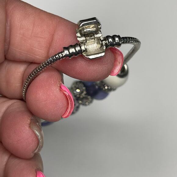 Silver tone bracelet beaded with easy on closure violet purple costume jewelry - Picture 4 of 10